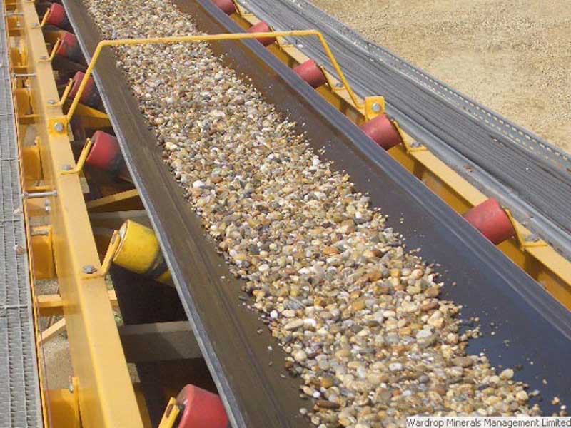 Gravel conveyor